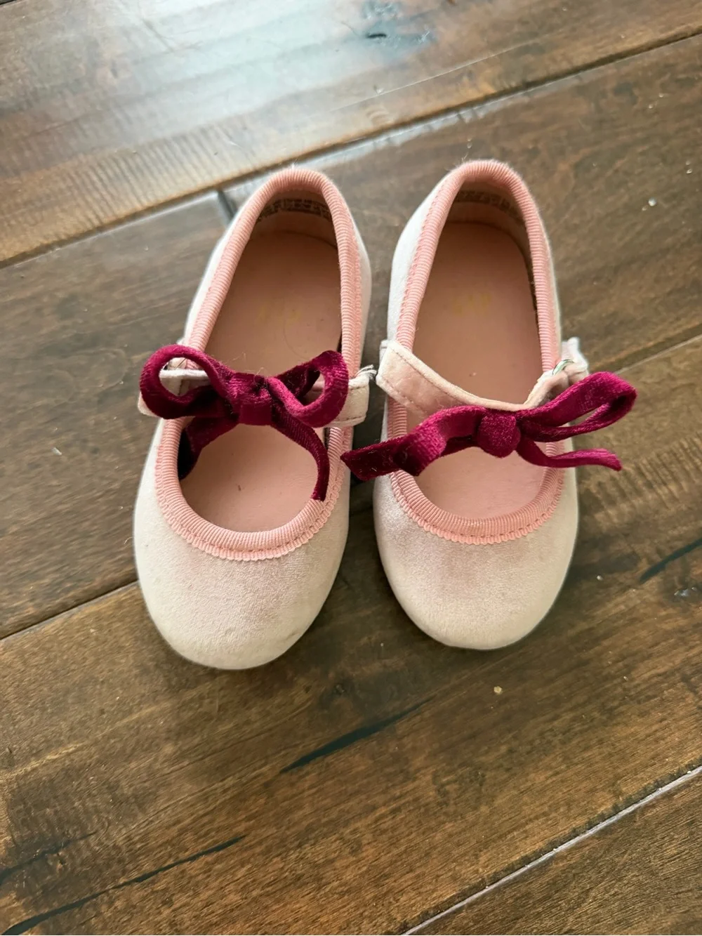 GAP Toddler Mary Jane Flats in Light Pink with Burgundy Velvet Bow
